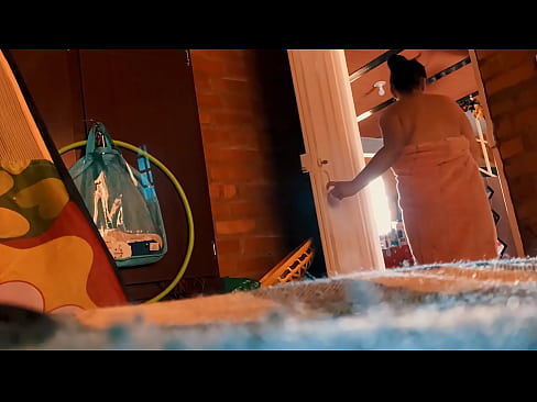 ❤️ Mon oncle me suit dans la douche, il me baise pendant que je prends une douche. ❌ Fuck vidéo at us ️❤