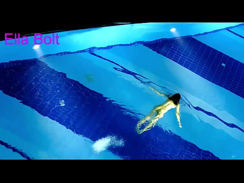 ❤️ Je ne peux pas m'arrêter de regarder, jeune blonde prise en train de nager nue dans la piscine de la station ELLA BOLT. ❌ Fuck vidéo at us ️❤