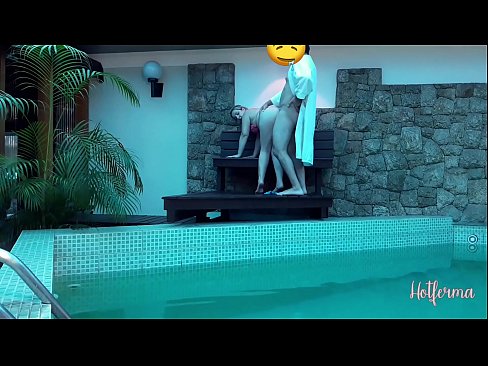 ❤️ Le patron invite la femme de chambre à la piscine, mais n'a pas pu résister à une chaude ❌ Fuck vidéo at us ️❤