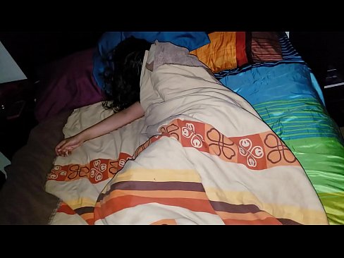 ❤️ Beau-fils réprimandant sa jeune belle-mère pendant qu'elle dort. ❌ Fuck vidéo at us ️❤