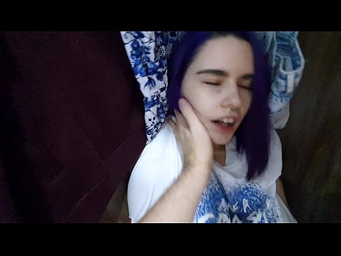 ❤️ J'ai trouvé ma soeur dans le placard et je l'ai aidée à jouir. ❌ Fuck vidéo at us ️❤